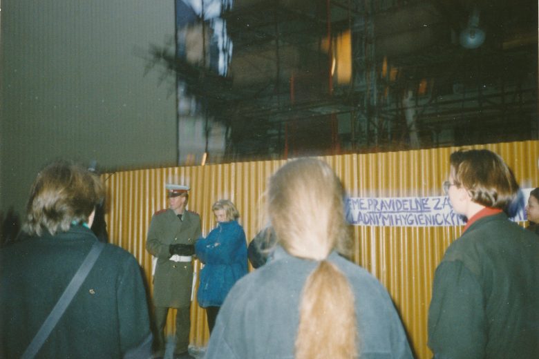 demonstrace za zásobování hygienickými potřebami v listopadu 1989